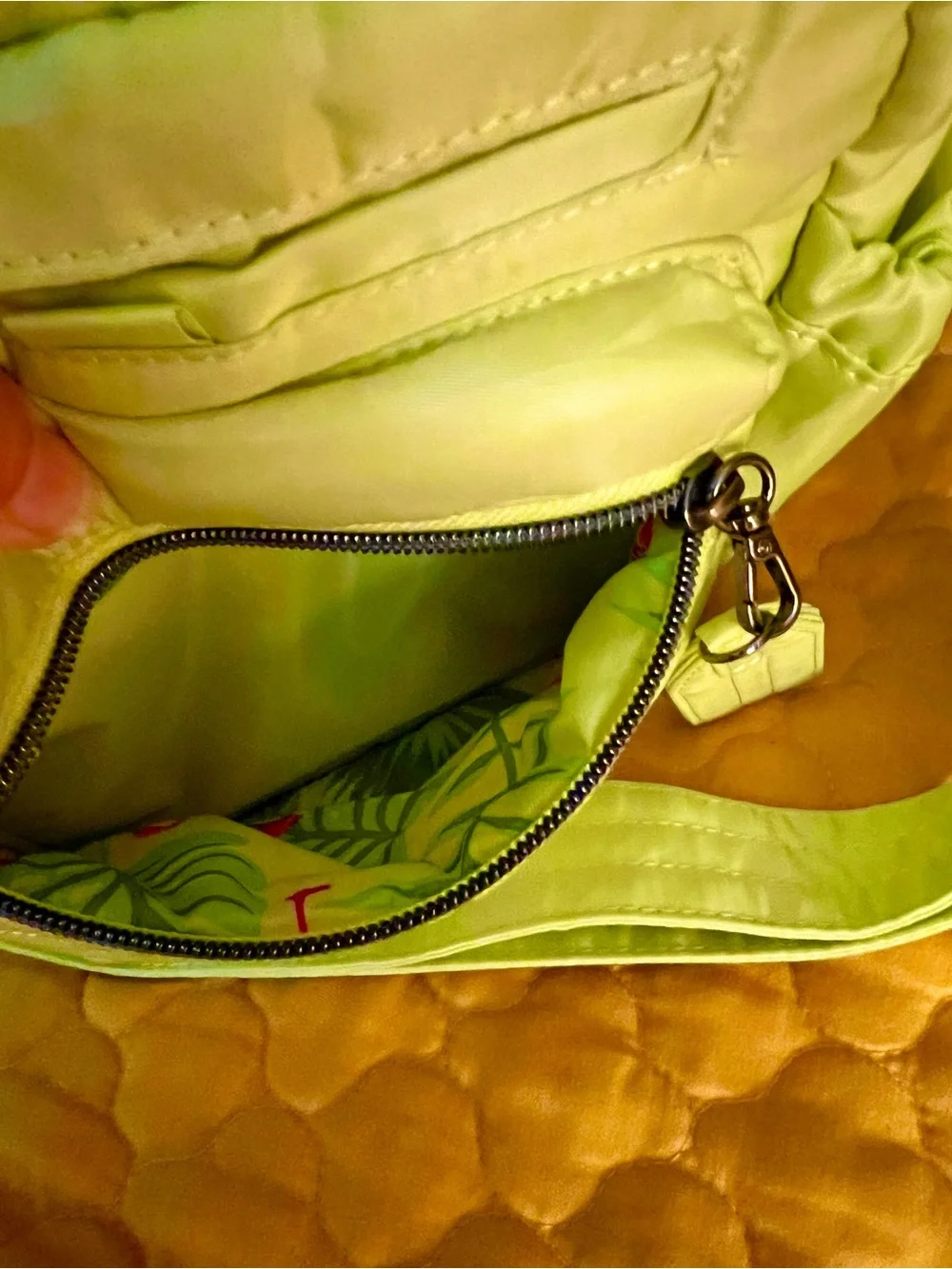 Lug medium Crossbody Alpine Margarita ice pop